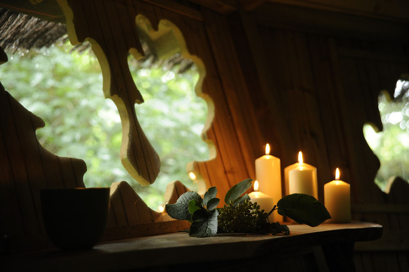 cabane nid fenêtre et bougie